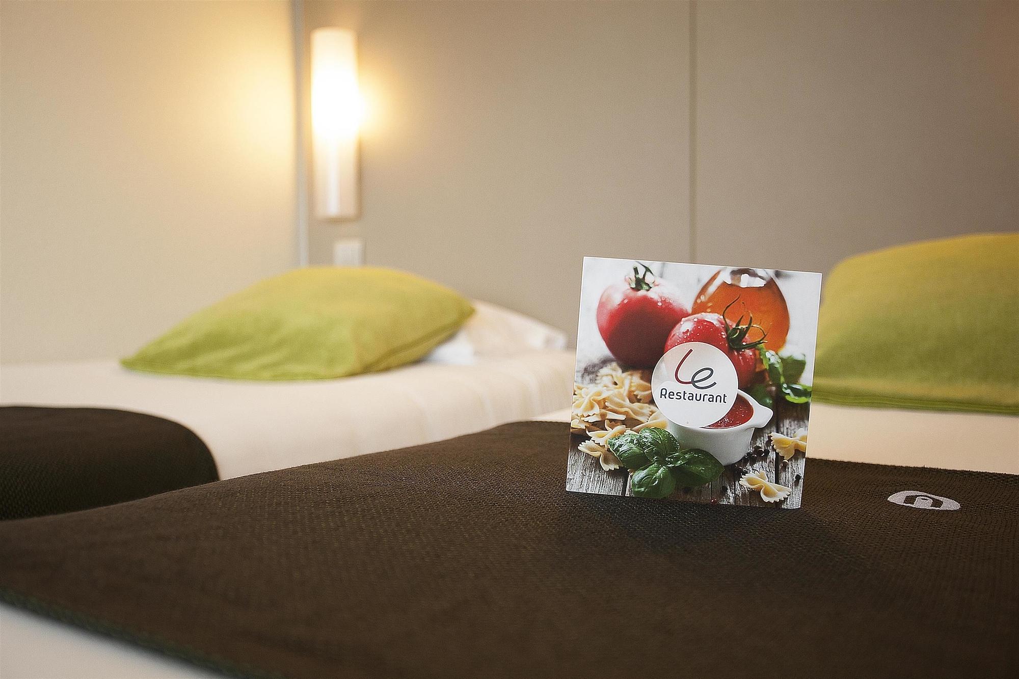 Campanile Evry Est - Saint Germain Les Corbeil Hotel Bagian luar foto