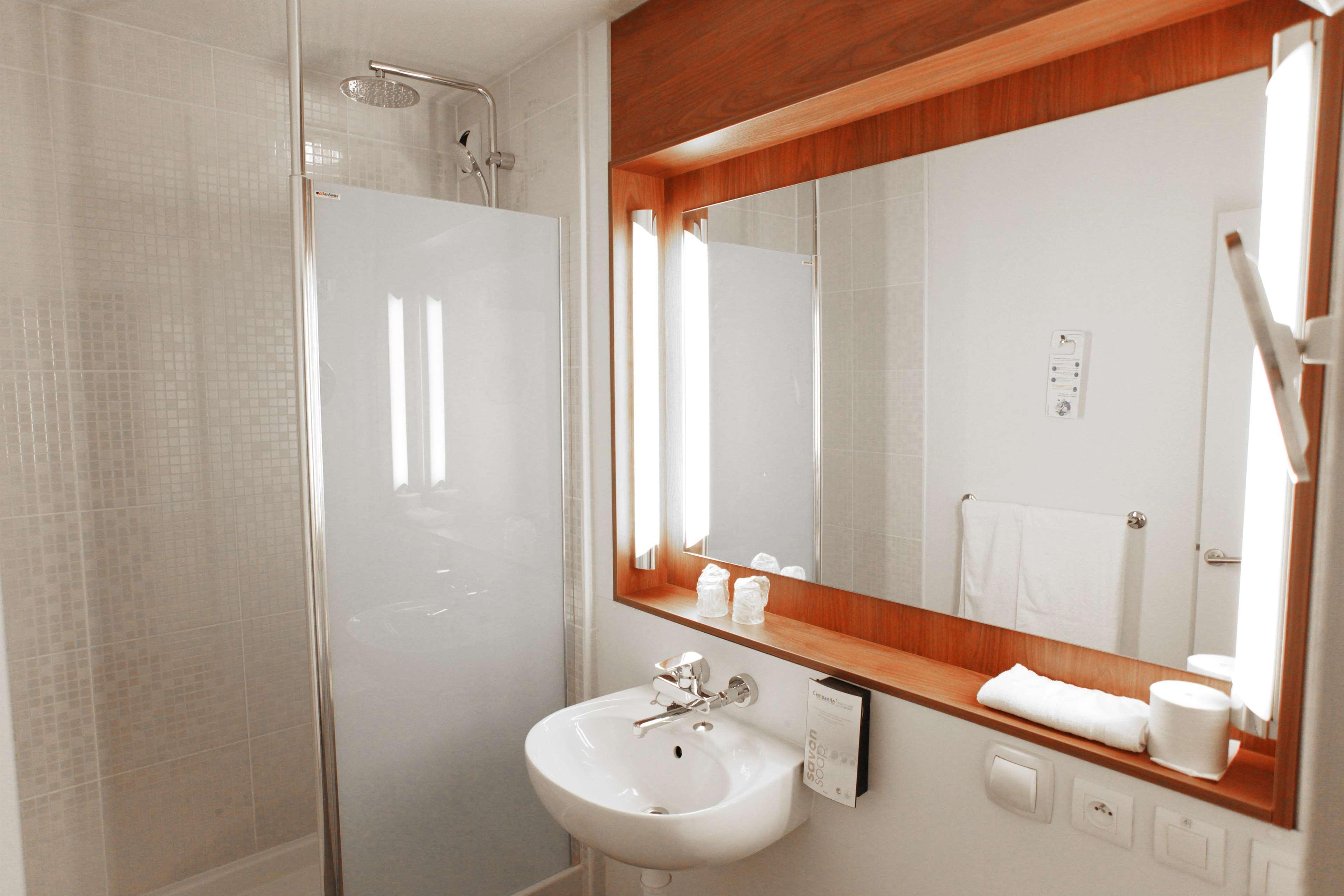 Campanile Evry Est - Saint Germain Les Corbeil Hotel Bagian luar foto
