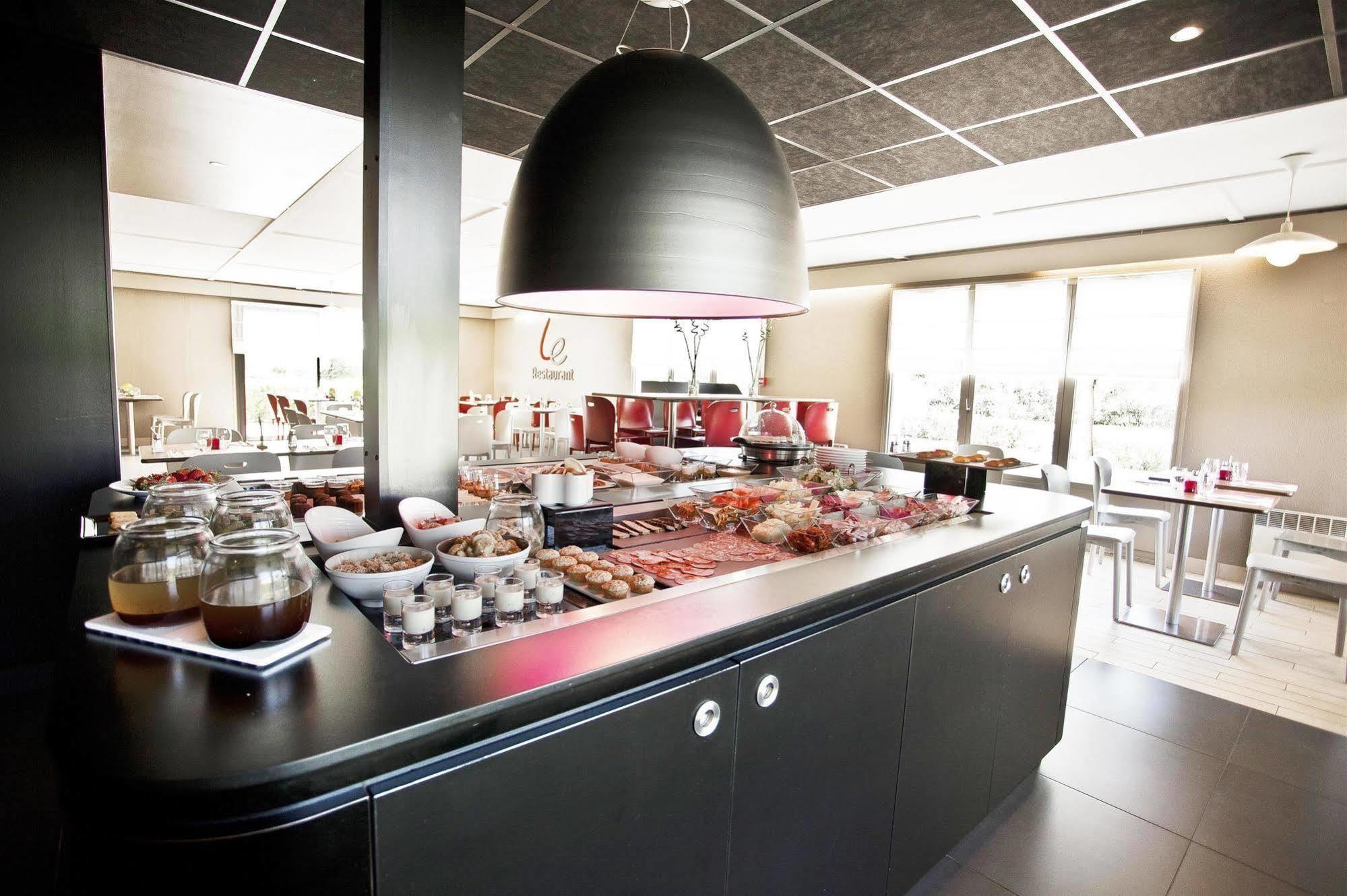 Campanile Evry Est - Saint Germain Les Corbeil Hotel Bagian luar foto